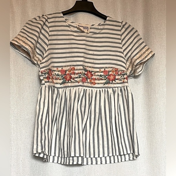 Savanna Jane Tops - NWT Savanna Jane embroidered top